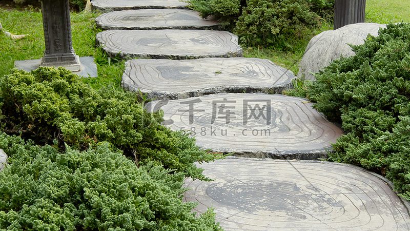 小庭院防腐木设计：如何打造既美观又耐用的户外空间**